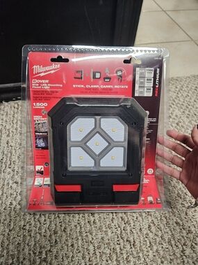 Milwaukee Rover M18 LED Mounting Flood Light - Black & Red
